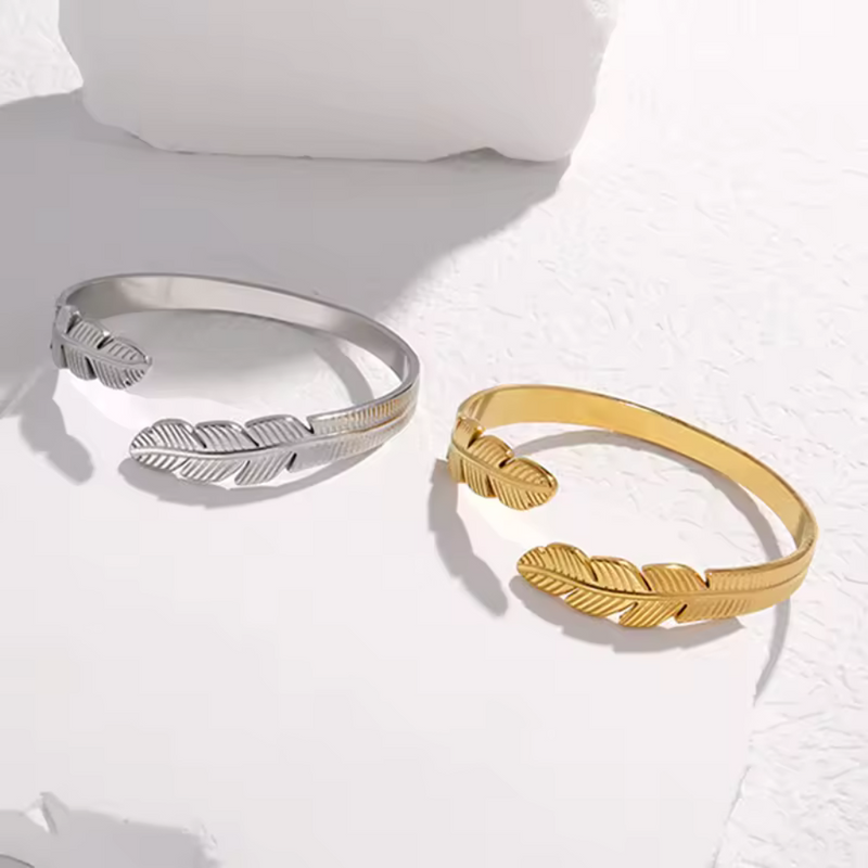 Feather split rings with adjustable open band design